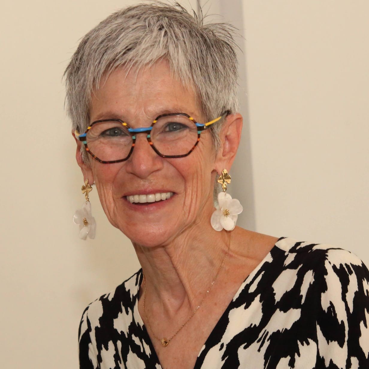 MARTINE, la Vice-Secrétaire